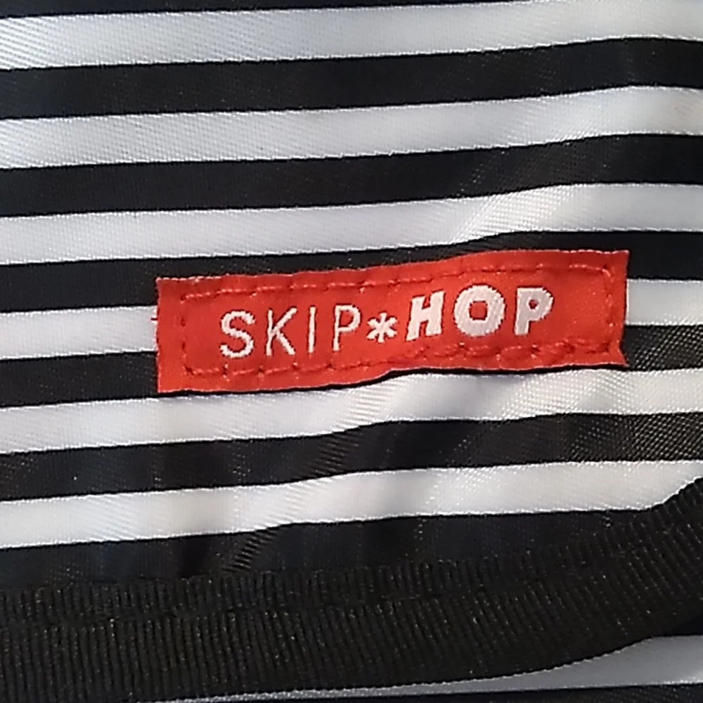 Skip HOP Baby changing pad with  diaper and wipes holder. Has clip to attach to - Picture 2 of 9